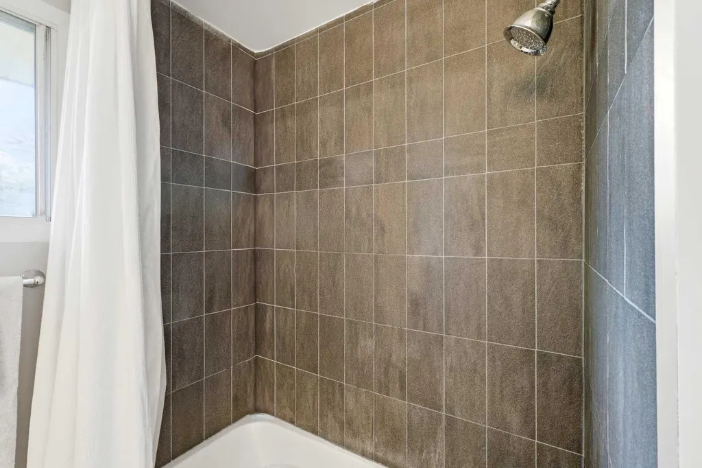 2516 63 Avenue SW Calgary AB T3E5J5