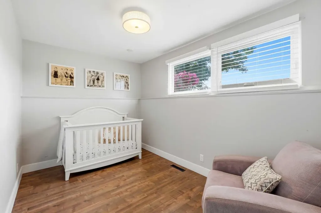 2516 63 Avenue SW Calgary AB T3E5J5