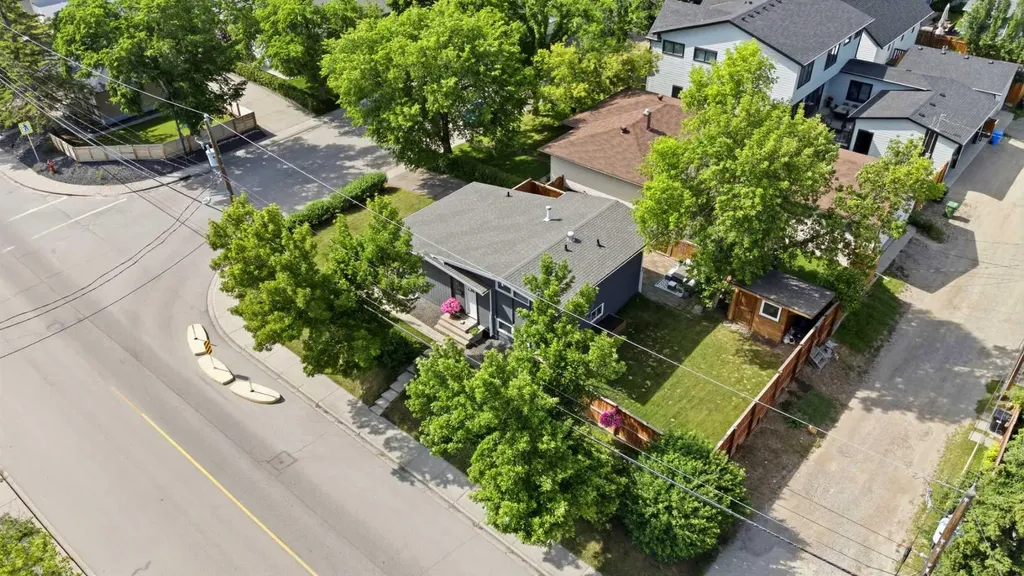 2516 63 Avenue SW Calgary AB T3E5J5