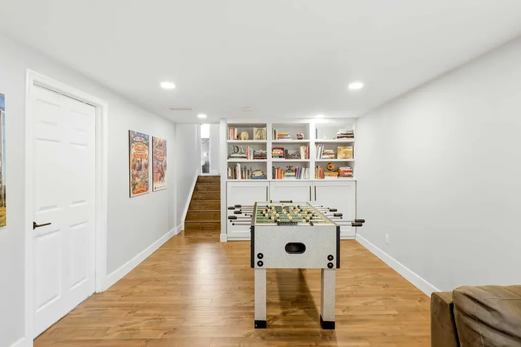 2516 63 Avenue SW Calgary AB T3E5J5