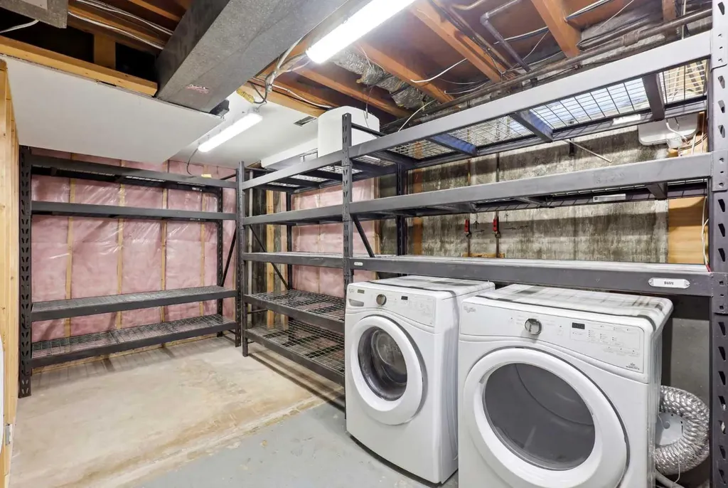 2516 63 Avenue SW Calgary AB T3E5J5
