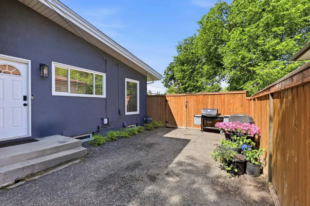 2516 63 Avenue SW Calgary AB T3E5J5