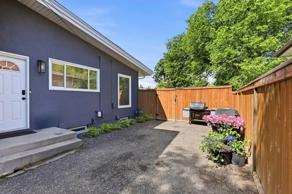2516 63 Avenue SW Calgary AB T3E5J5
