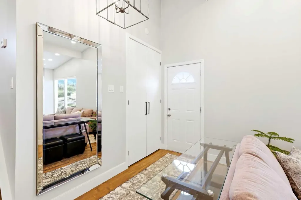 2516 63 Avenue SW Calgary AB T3E5J5