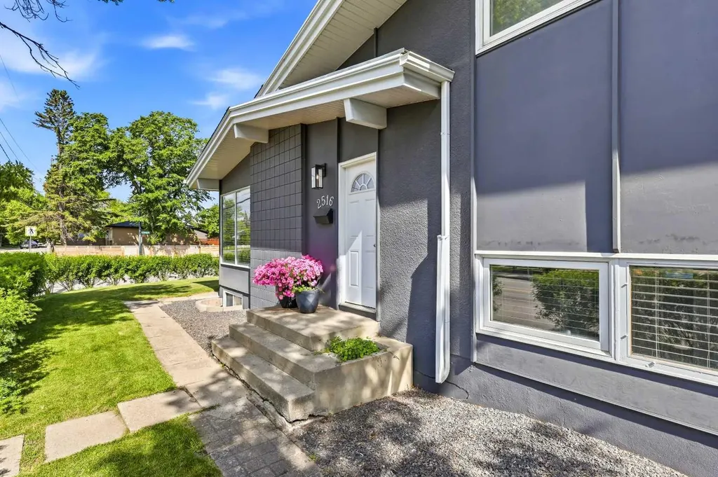 2516 63 Avenue SW Calgary AB T3E5J5