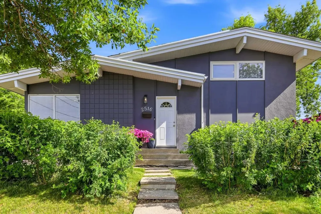 2516 63 Avenue SW Calgary AB T3E5J5
