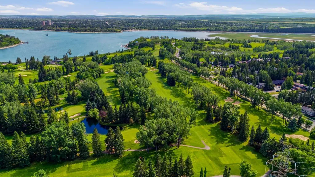 2516 63 Avenue SW Calgary AB T3E5J5