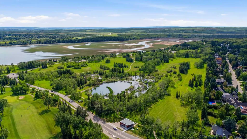 2516 63 Avenue SW Calgary AB T3E5J5