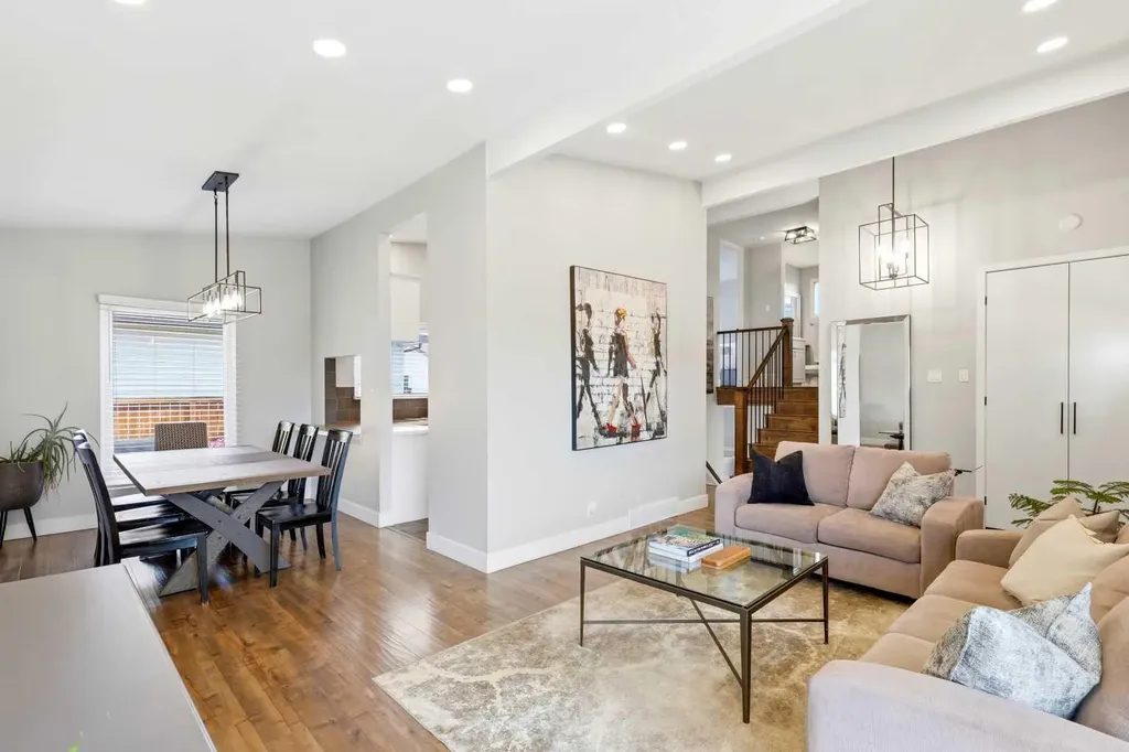 2516 63 Avenue SW Calgary AB T3E5J5