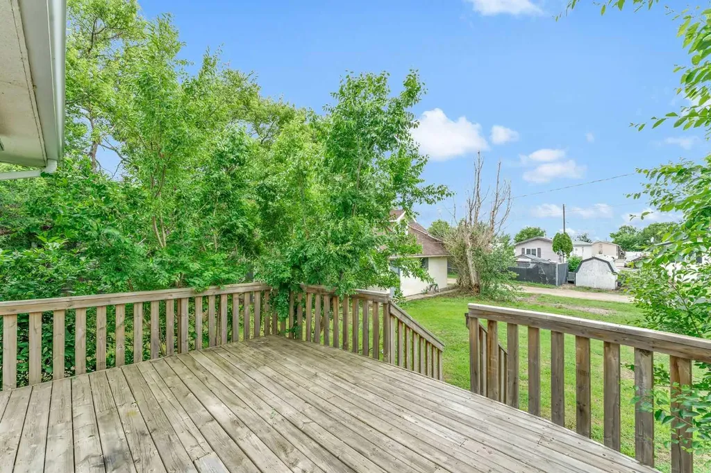 315 2 Street NW Redcliff AB T0J 2P0