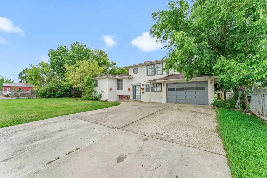 315 2 Street NW Redcliff AB T0J 2P0