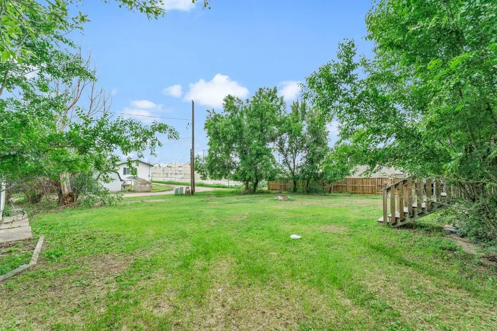 315 2 Street NW Redcliff AB T0J 2P0
