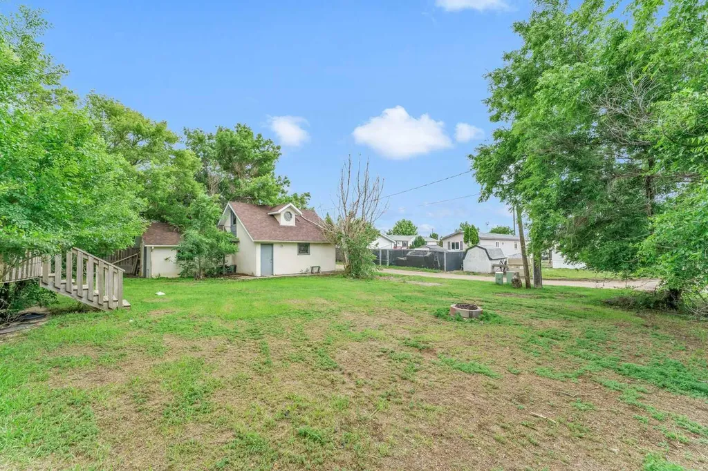 315 2 Street NW Redcliff AB T0J 2P0
