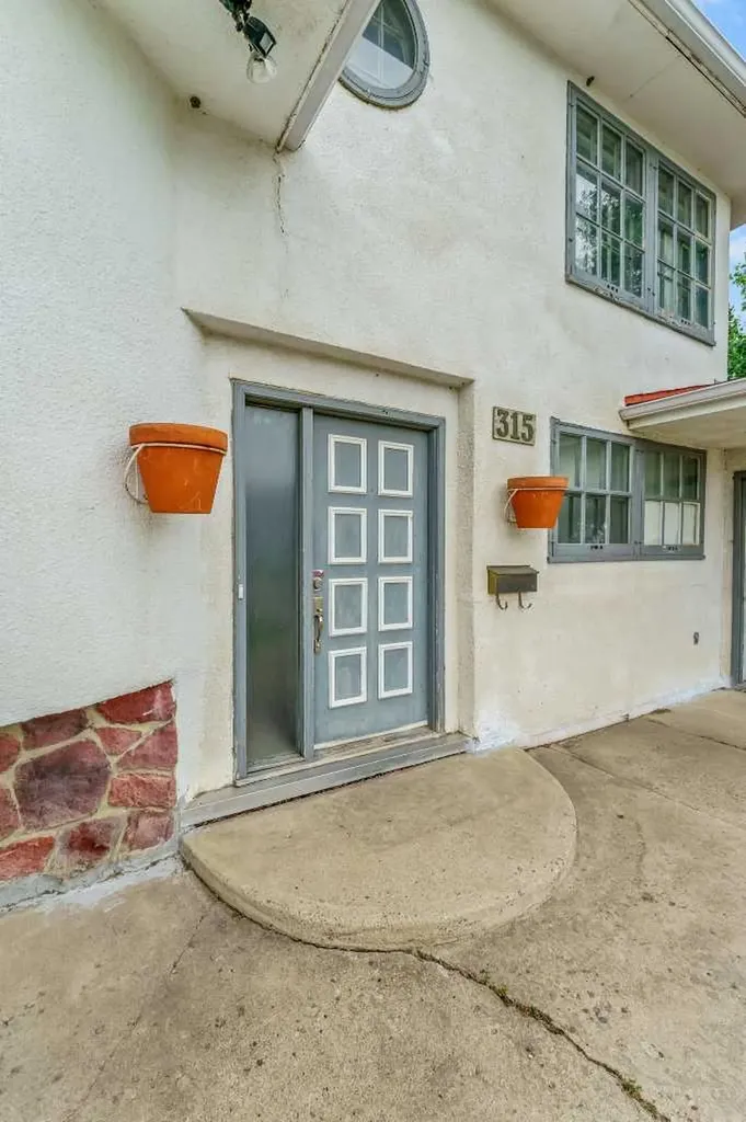 315 2 Street NW Redcliff AB T0J 2P0