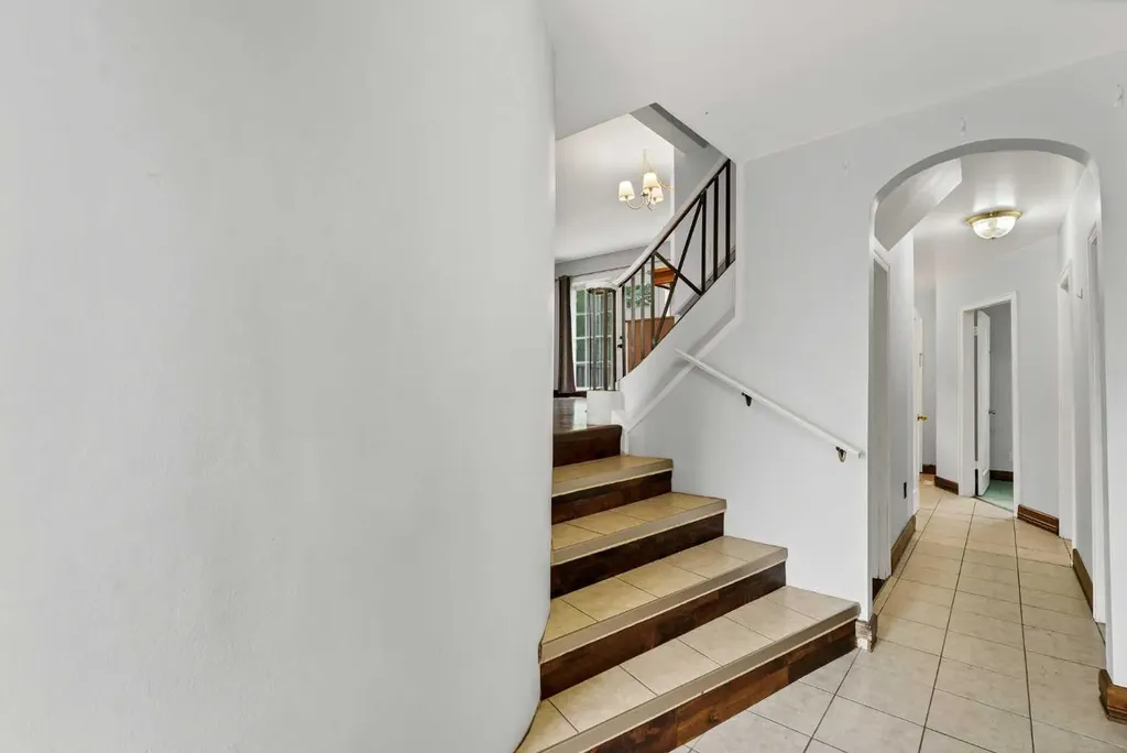 315 2 Street NW Redcliff AB T0J 2P0