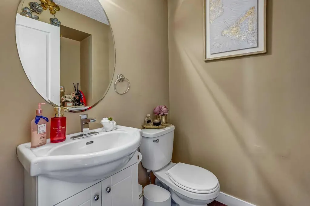 63 Everglen Rise SW Calgary AB T2Y 4Z4