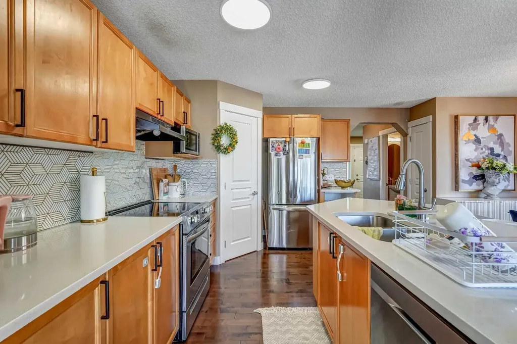 63 Everglen Rise SW Calgary AB T2Y 4Z4