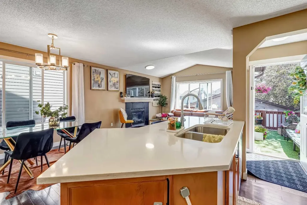 63 Everglen Rise SW Calgary AB T2Y 4Z4