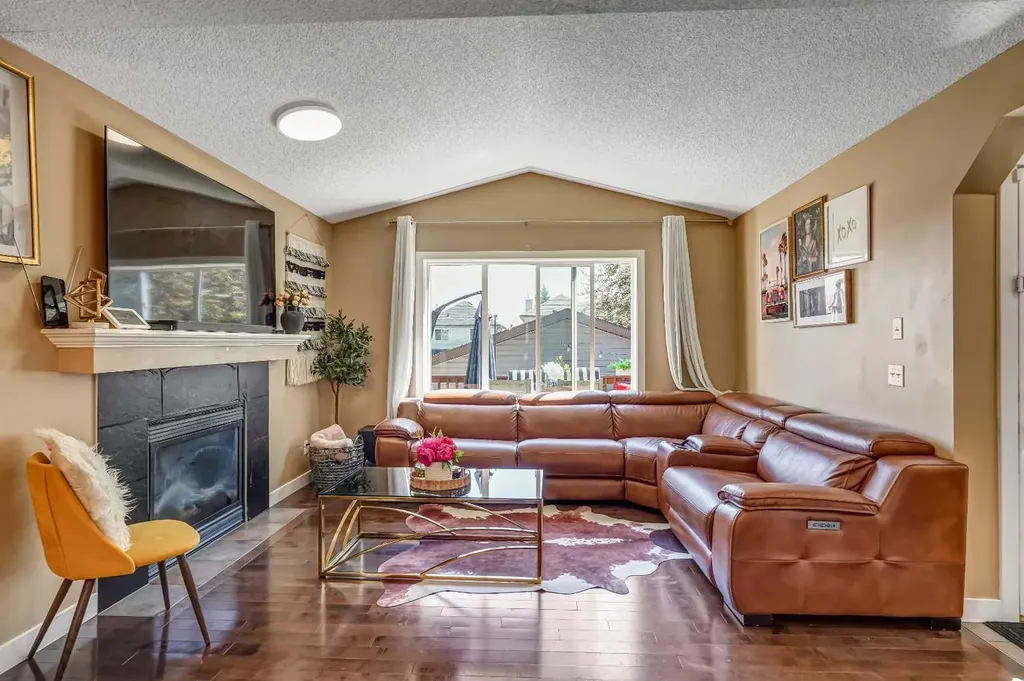 63 Everglen Rise SW Calgary AB T2Y 4Z4