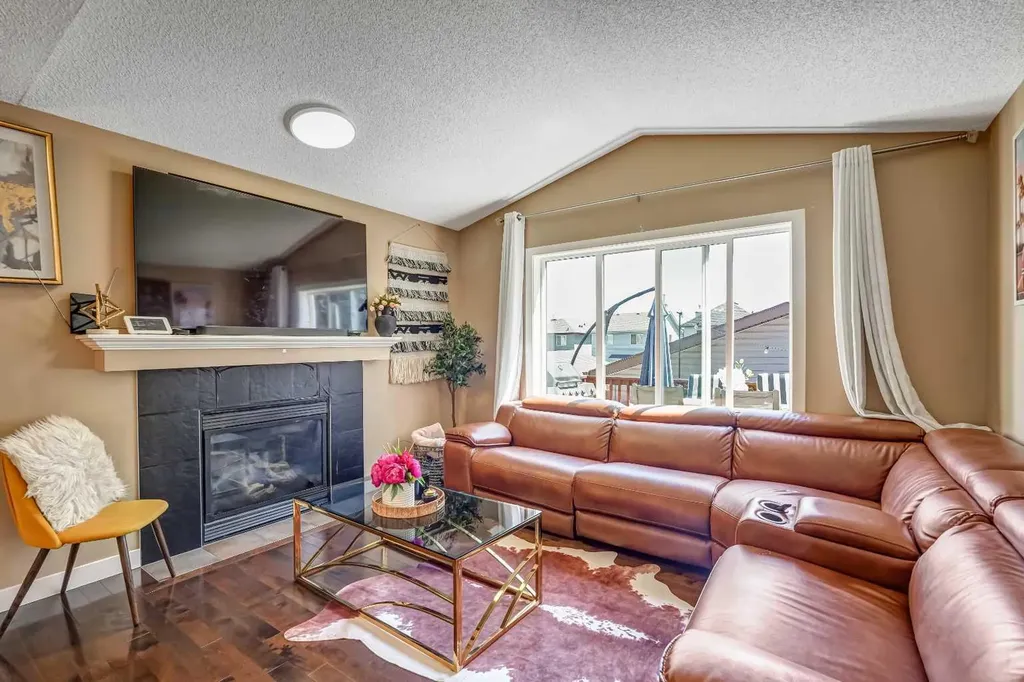 63 Everglen Rise SW Calgary AB T2Y 4Z4