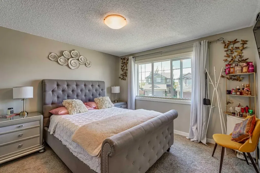 63 Everglen Rise SW Calgary AB T2Y 4Z4