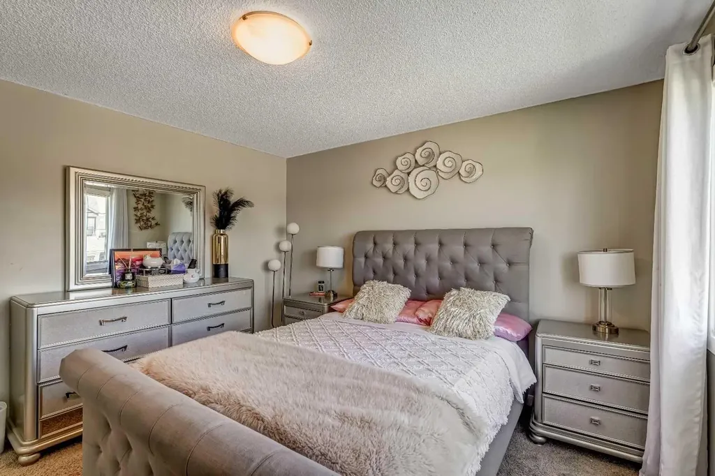 63 Everglen Rise SW Calgary AB T2Y 4Z4