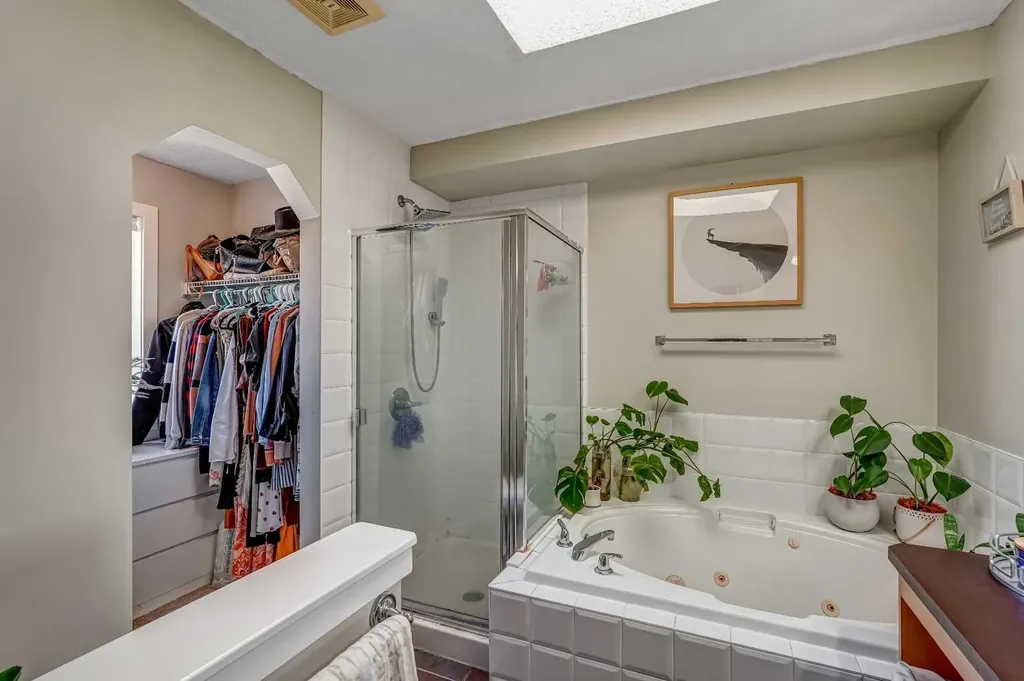 63 Everglen Rise SW Calgary AB T2Y 4Z4