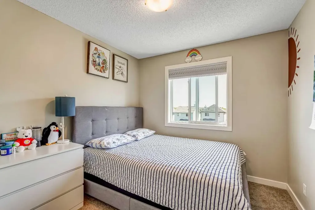 63 Everglen Rise SW Calgary AB T2Y 4Z4