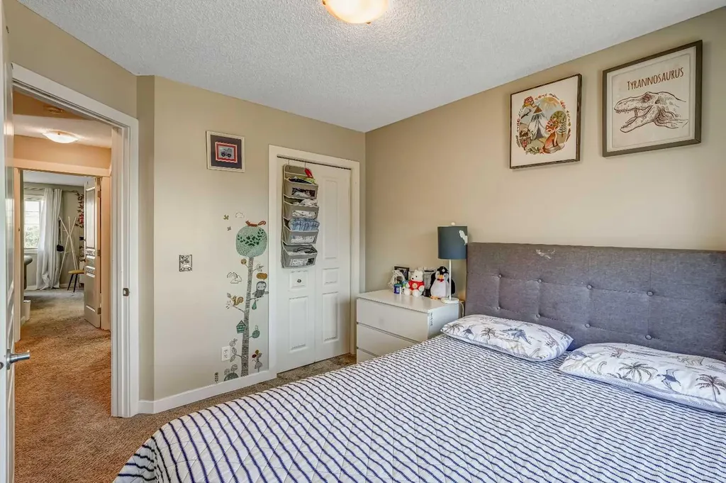 63 Everglen Rise SW Calgary AB T2Y 4Z4