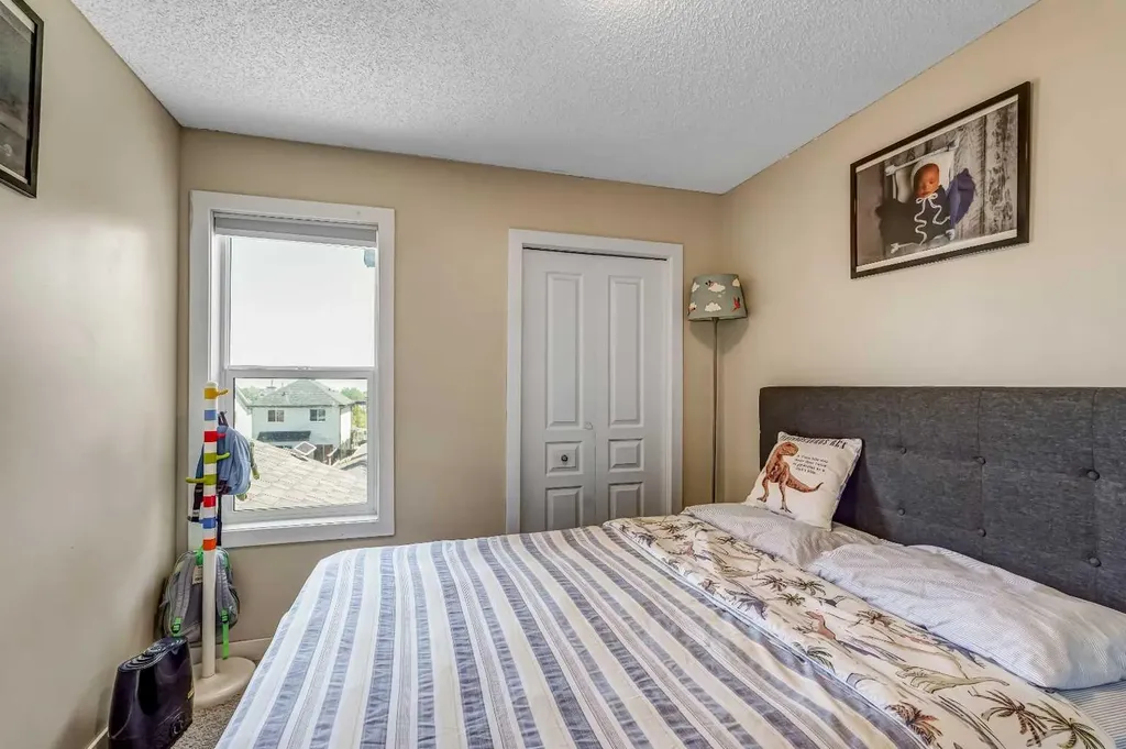 63 Everglen Rise SW Calgary AB T2Y 4Z4