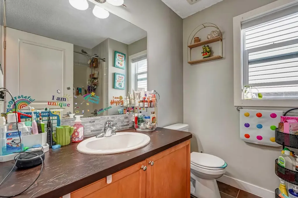 63 Everglen Rise SW Calgary AB T2Y 4Z4