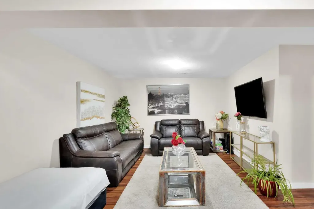 63 Everglen Rise SW Calgary AB T2Y 4Z4