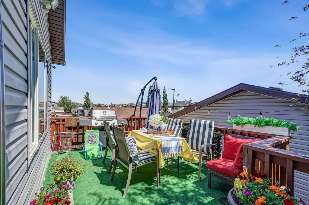 63 Everglen Rise SW Calgary AB T2Y 4Z4