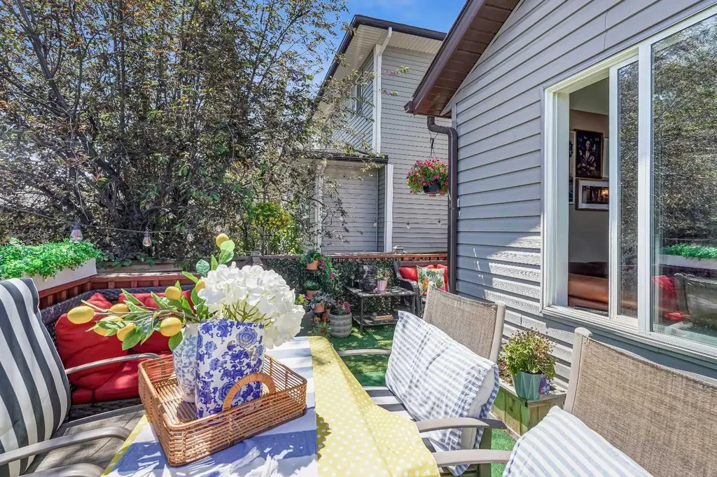 63 Everglen Rise SW Calgary AB T2Y 4Z4