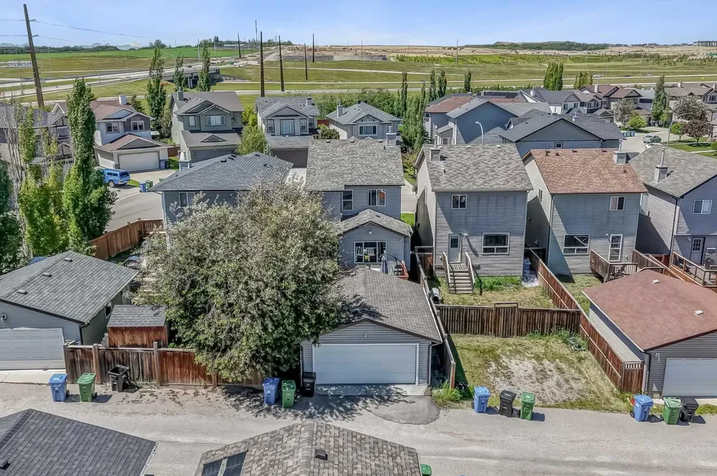 63 Everglen Rise SW Calgary AB T2Y 4Z4