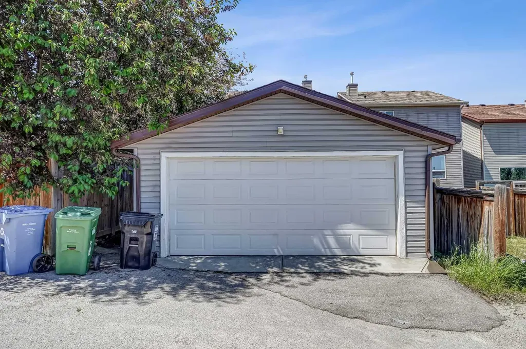 63 Everglen Rise SW Calgary AB T2Y 4Z4