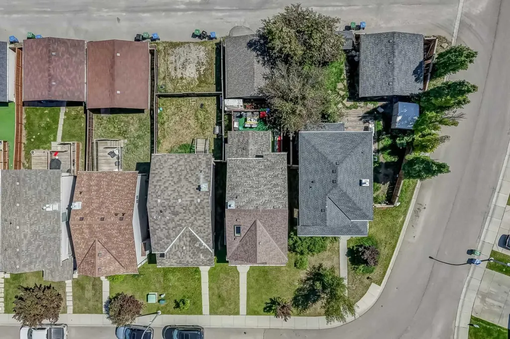 63 Everglen Rise SW Calgary AB T2Y 4Z4