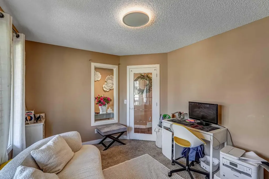 63 Everglen Rise SW Calgary AB T2Y 4Z4
