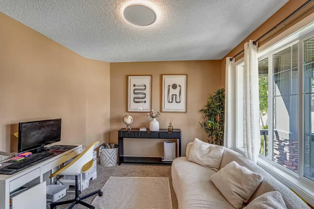 63 Everglen Rise SW Calgary AB T2Y 4Z4
