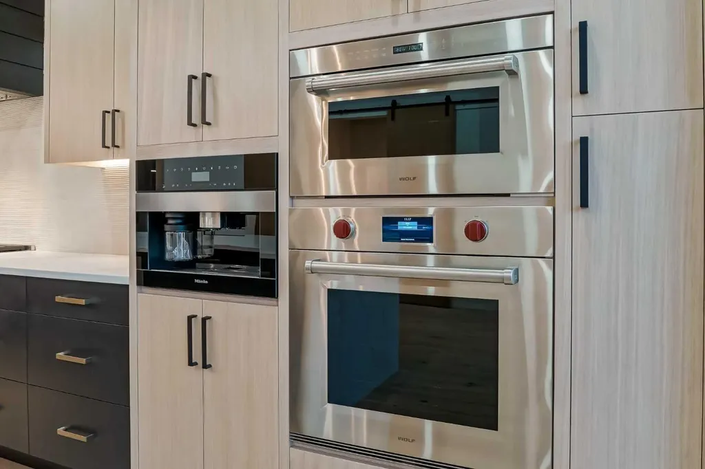 1415 24 Street SW Calgary AB T3C 1H9