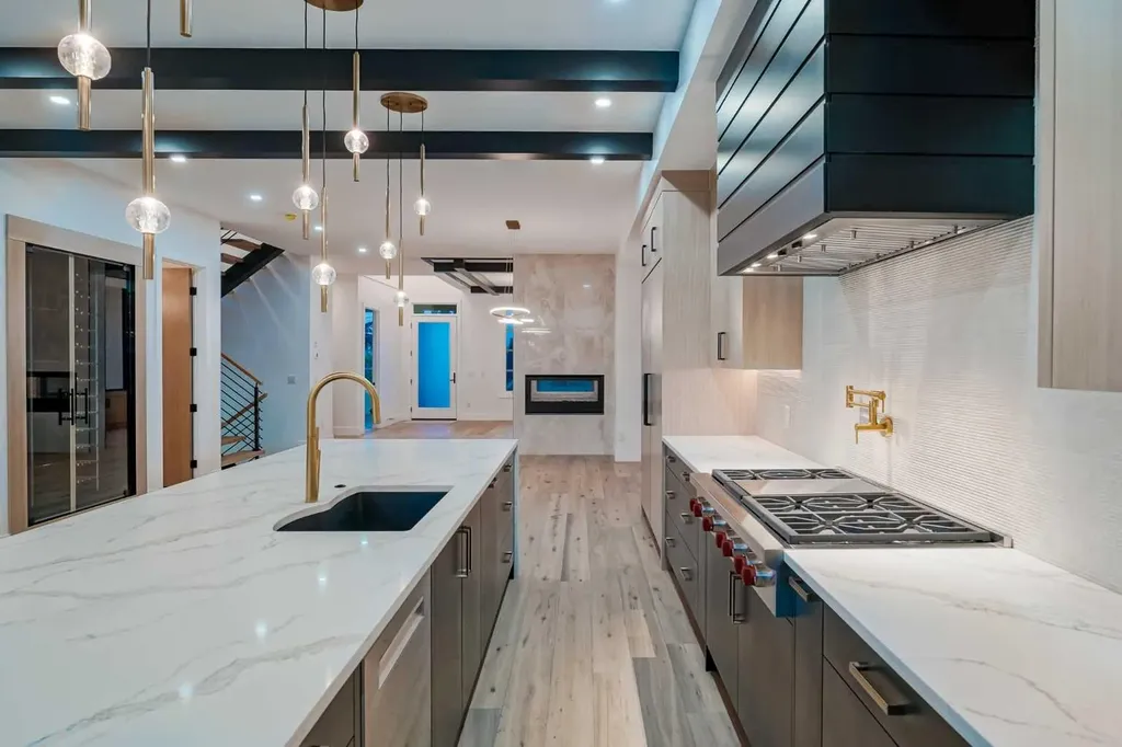 1415 24 Street SW Calgary AB T3C 1H9