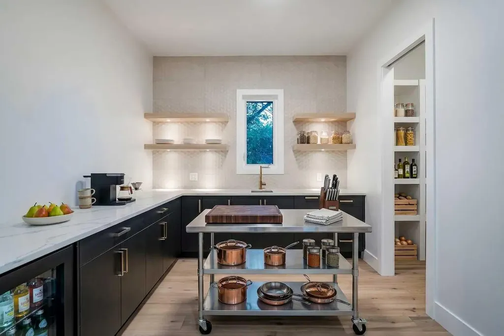 1415 24 Street SW Calgary AB T3C 1H9