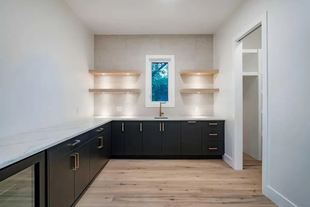 1415 24 Street SW Calgary AB T3C 1H9