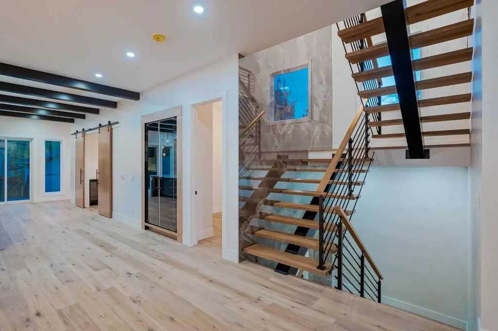 1415 24 Street SW Calgary AB T3C 1H9
