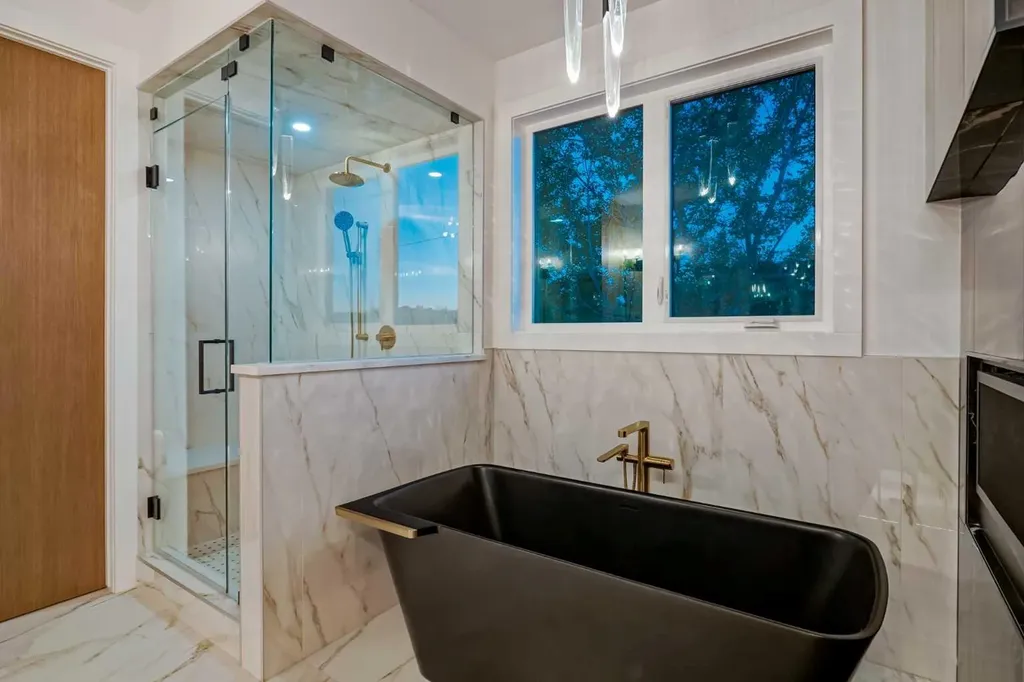 1415 24 Street SW Calgary AB T3C 1H9