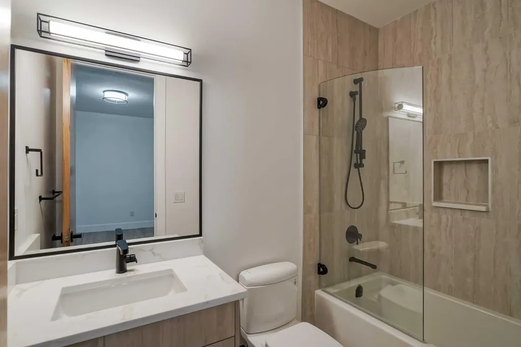 1415 24 Street SW Calgary AB T3C 1H9