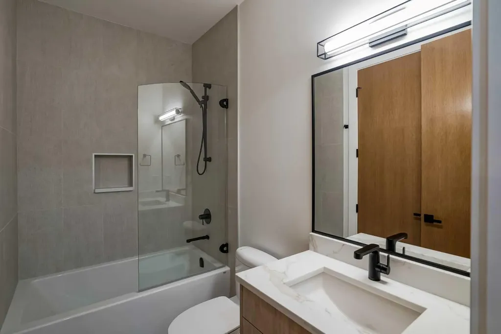 1415 24 Street SW Calgary AB T3C 1H9