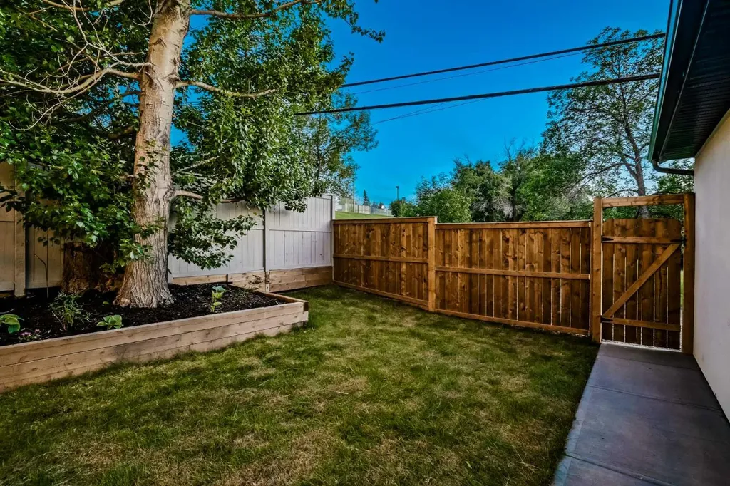 1415 24 Street SW Calgary AB T3C 1H9