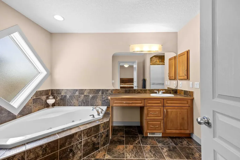 139 Tuscany Ridge Close NW Calgary AB T3L 2K6