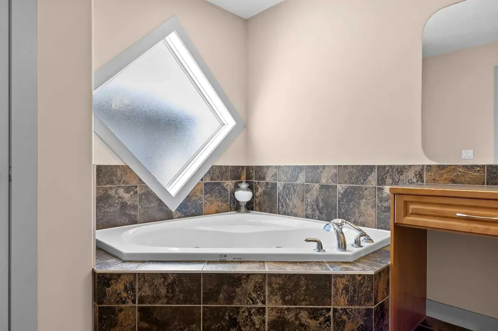 139 Tuscany Ridge Close NW Calgary AB T3L 2K6